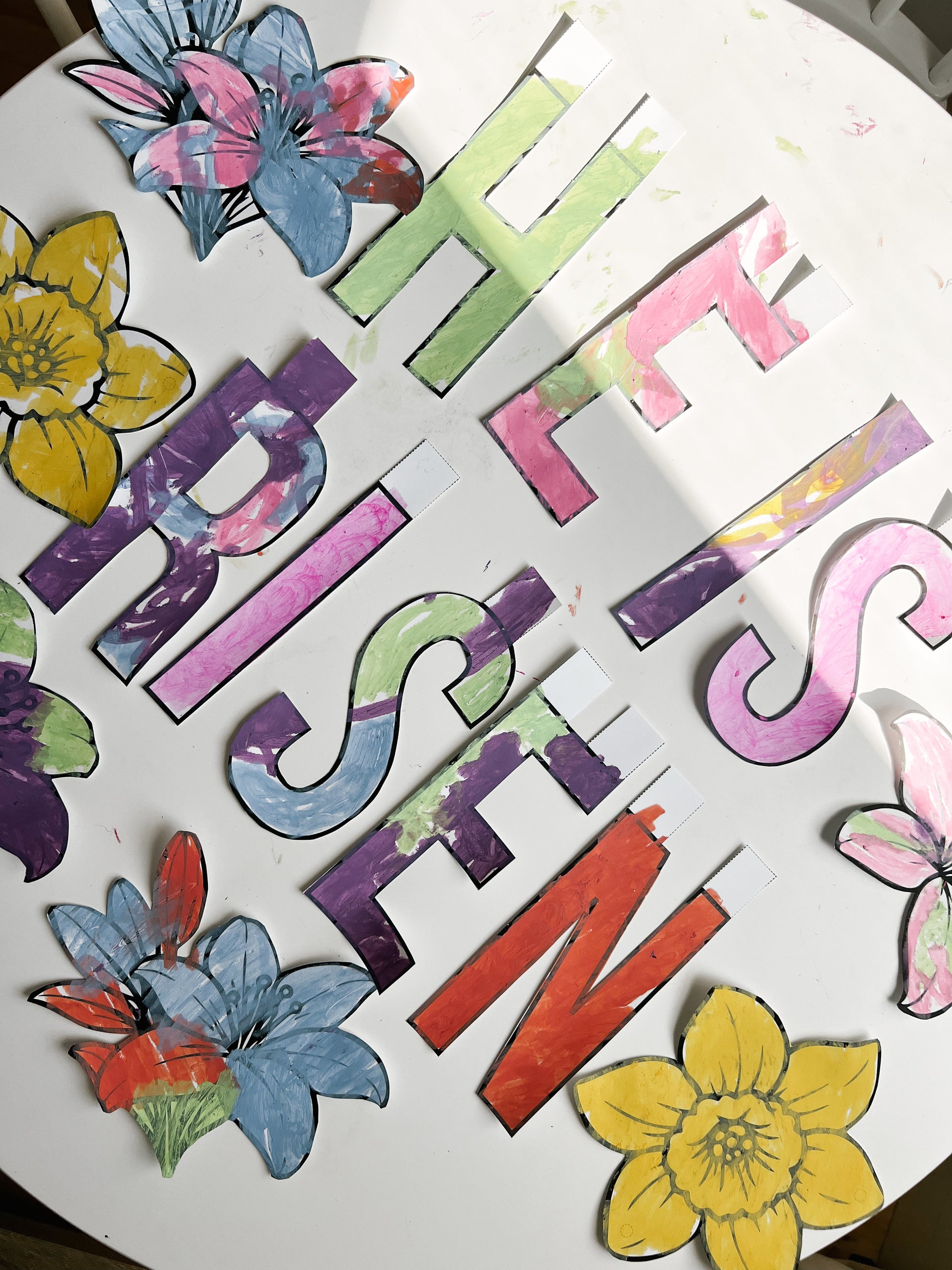 Color, cut and hang this DIY Christian Banner in your home for Easter to celebrate Jesus' victory over death